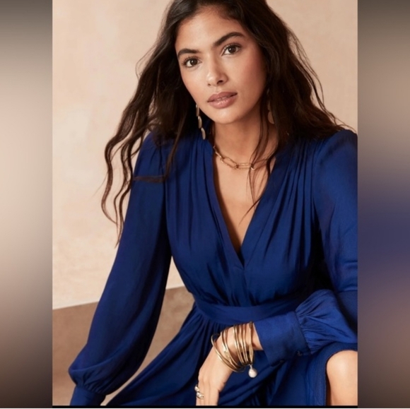 Banana Republic Blue Tiered Long Sleeve Maxi Dress Size Medium - Picture 3 of 16